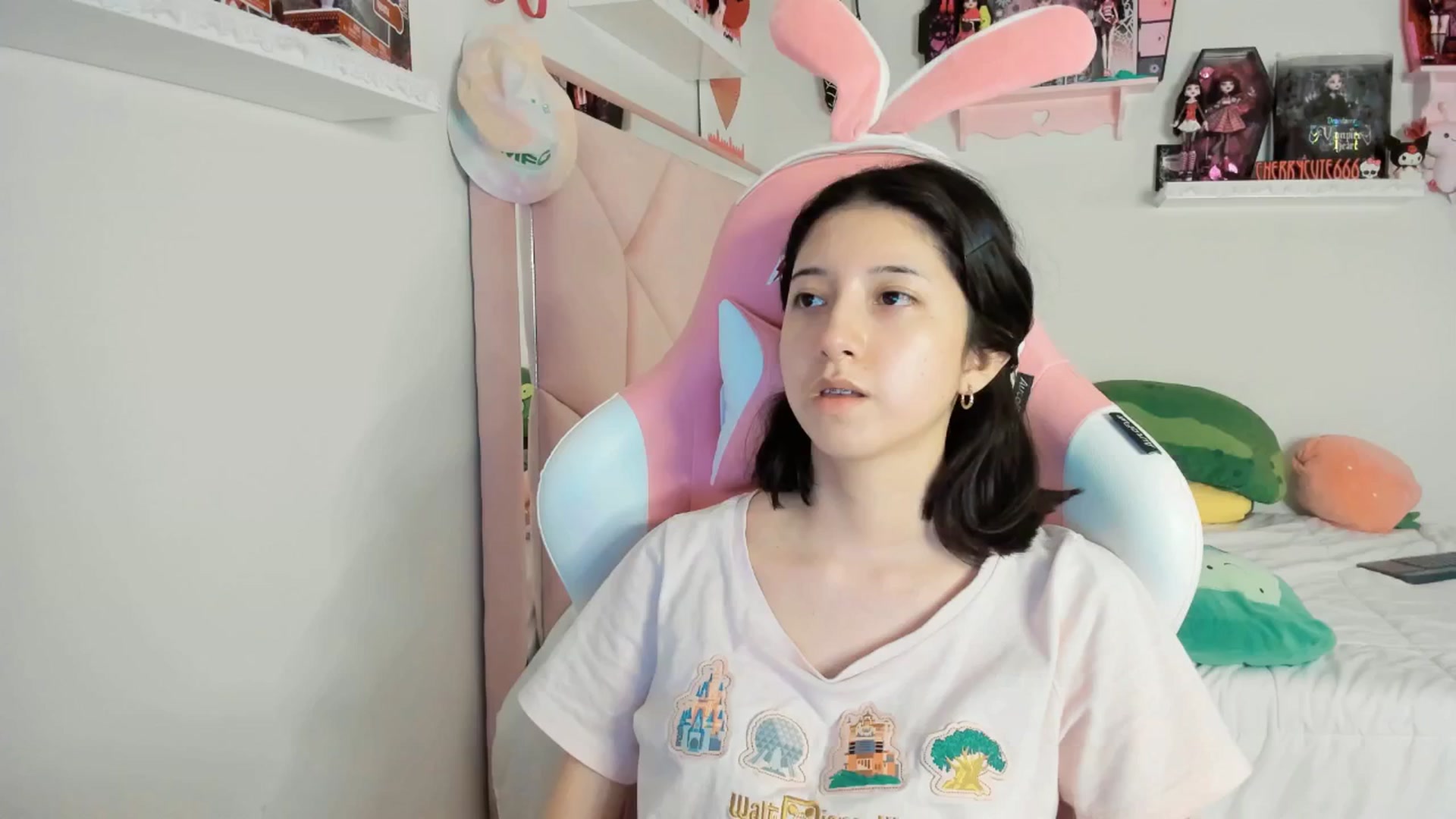 Gallery image thumbnail from Cherrycute666's myfreecams stream on, 04/06/2025, 05:36 image 12 of 20