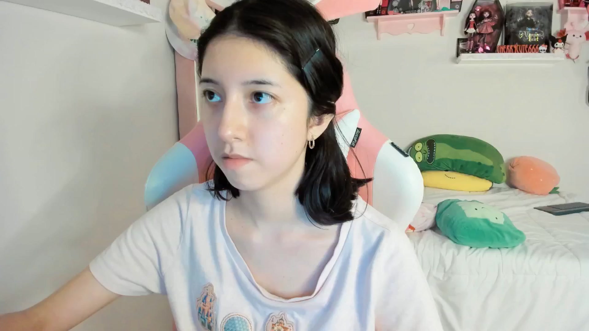Gallery image thumbnail from Cherrycute666's myfreecams stream on, 04/06/2025, 05:36 image 6 of 20