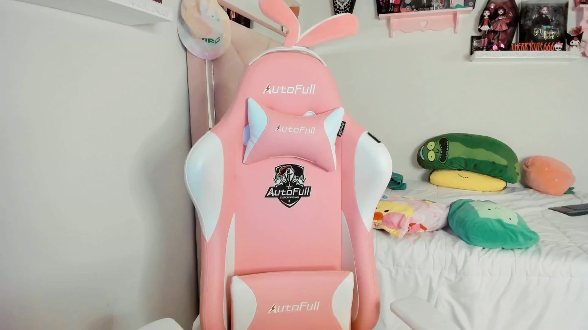 Gallery image thumbnail from Cherrycute666's myfreecams stream on, 04/06/2025, 05:36 image 9 of 20