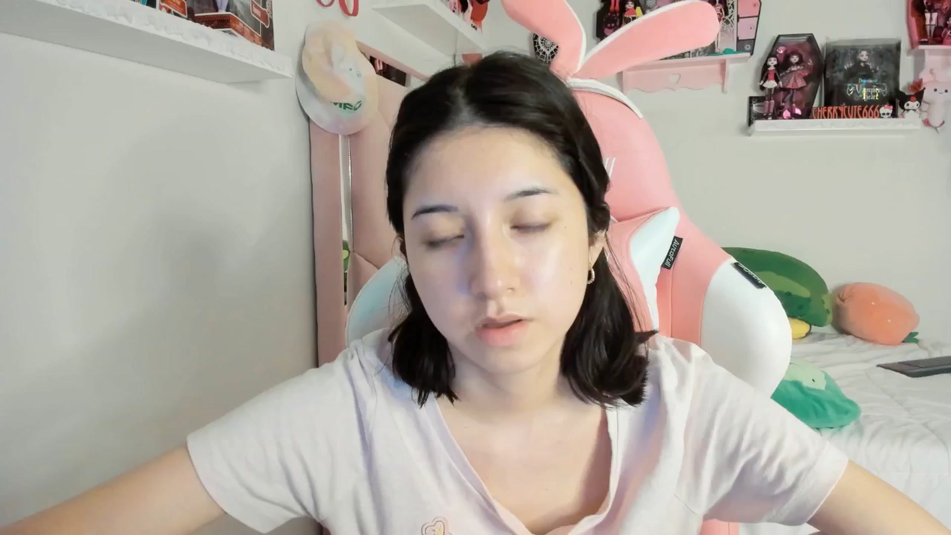 Gallery image thumbnail from Cherrycute666's myfreecams stream on, 04/06/2025, 05:36 image 16 of 20