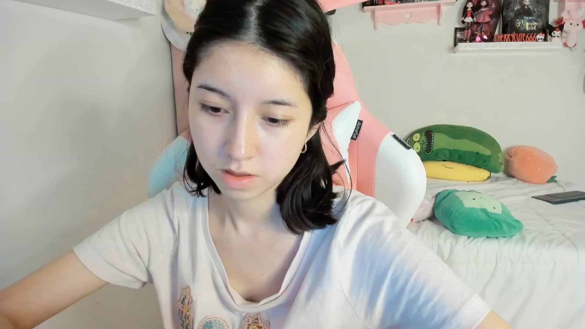 Gallery image thumbnail from Cherrycute666's myfreecams stream on, 04/06/2025, 05:36 image 7 of 20
