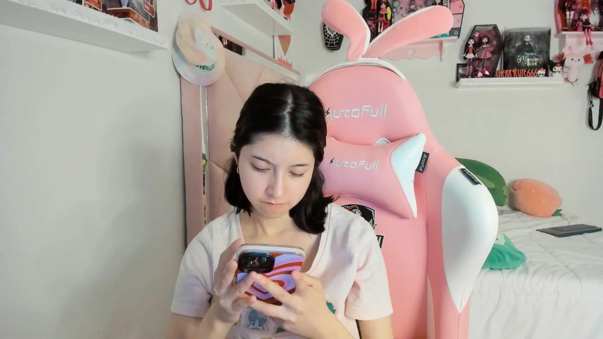 Gallery image thumbnail from Cherrycute666's myfreecams stream on, 04/06/2025, 05:36 image 18 of 20