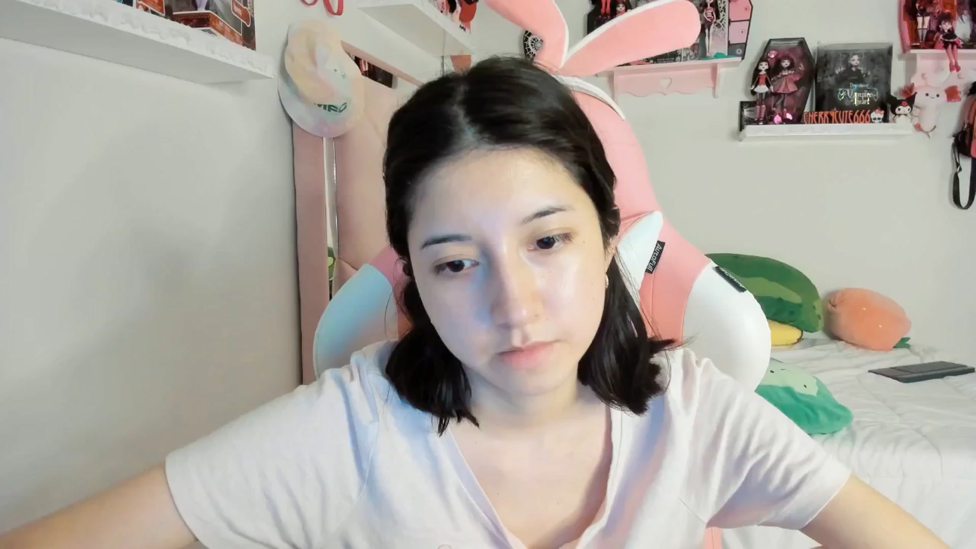 Gallery image thumbnail from Cherrycute666's myfreecams stream on, 04/06/2025, 05:36 image 17 of 20