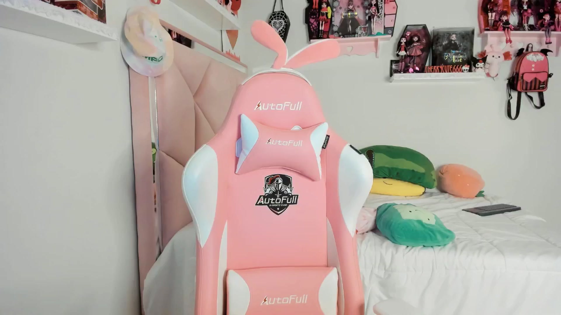 Gallery image thumbnail from Cherrycute666's myfreecams stream on, 04/06/2025, 06:28 image 2 of 20