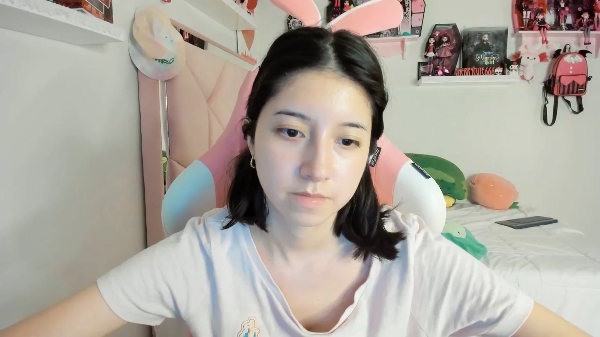 Gallery image thumbnail from Cherrycute666's myfreecams stream on, 04/06/2025, 06:28 image 5 of 20