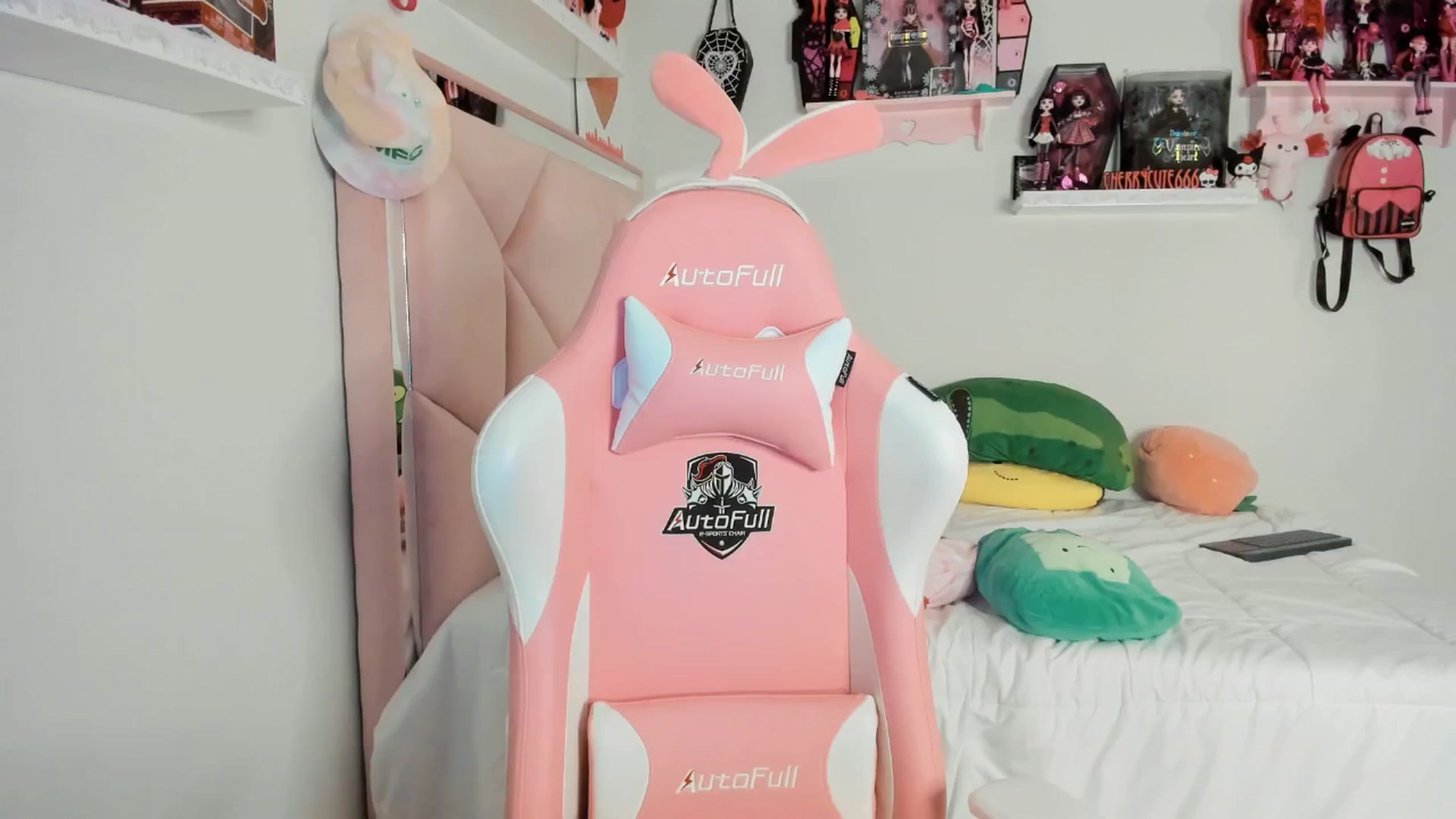 Gallery image thumbnail from Cherrycute666's myfreecams stream on, 04/06/2025, 06:28 image 3 of 20