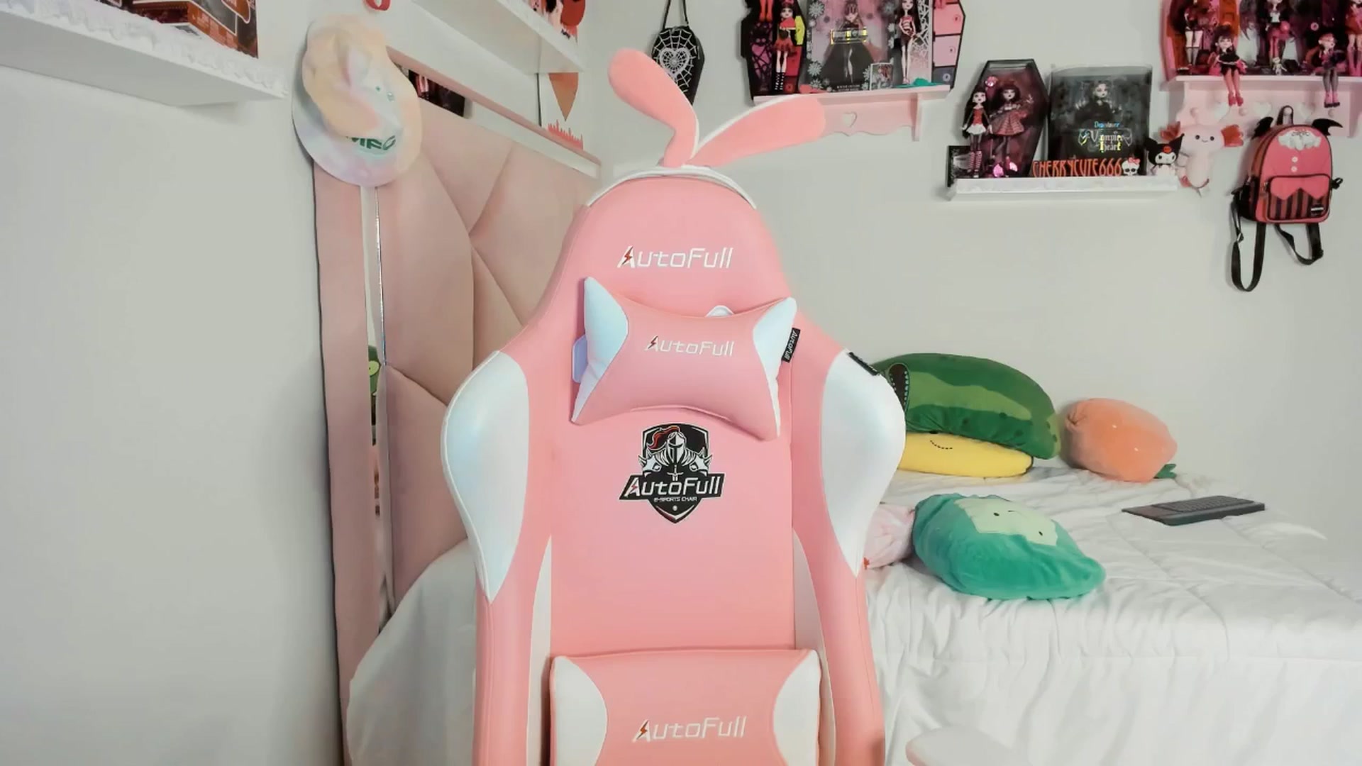 Gallery image thumbnail from Cherrycute666's myfreecams stream on, 04/06/2025, 06:28 image 1 of 20