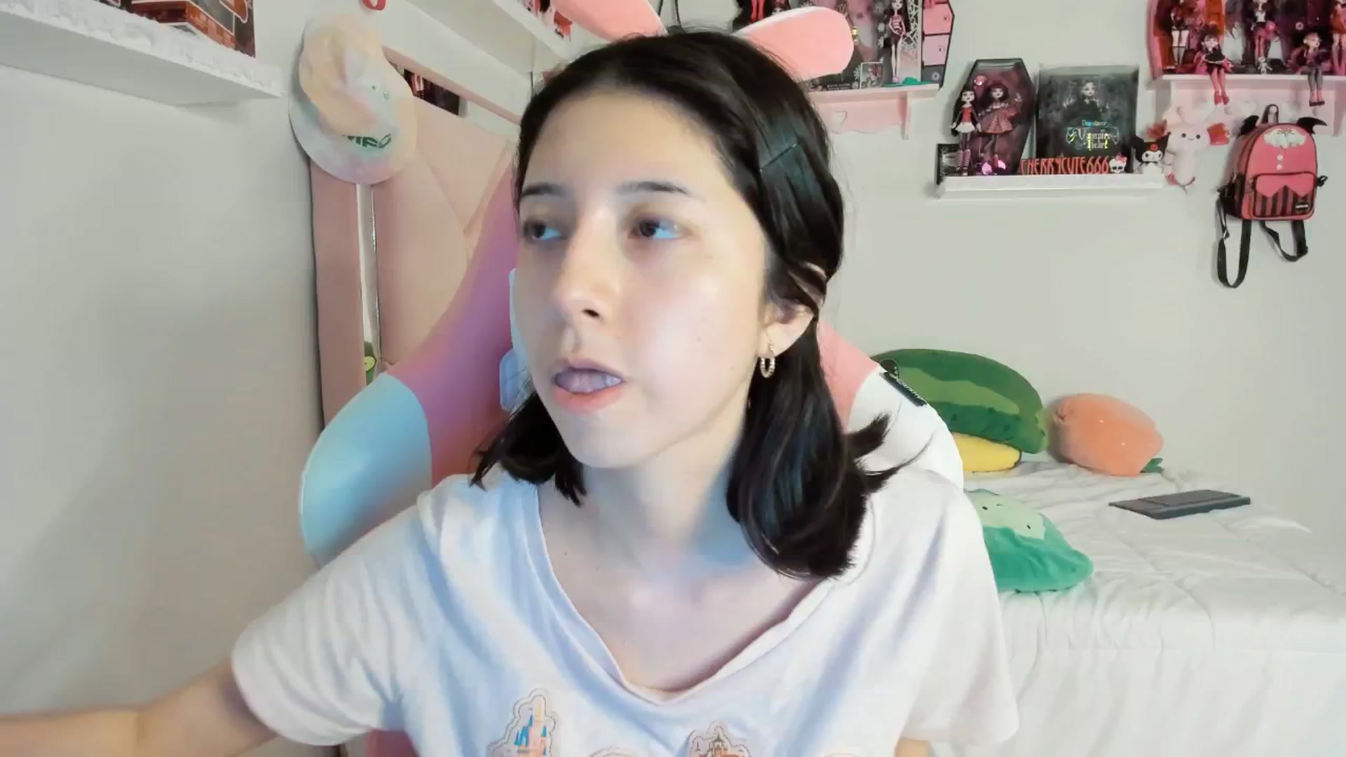 Gallery image thumbnail from Cherrycute666's myfreecams stream on, 04/06/2025, 06:28 image 4 of 20