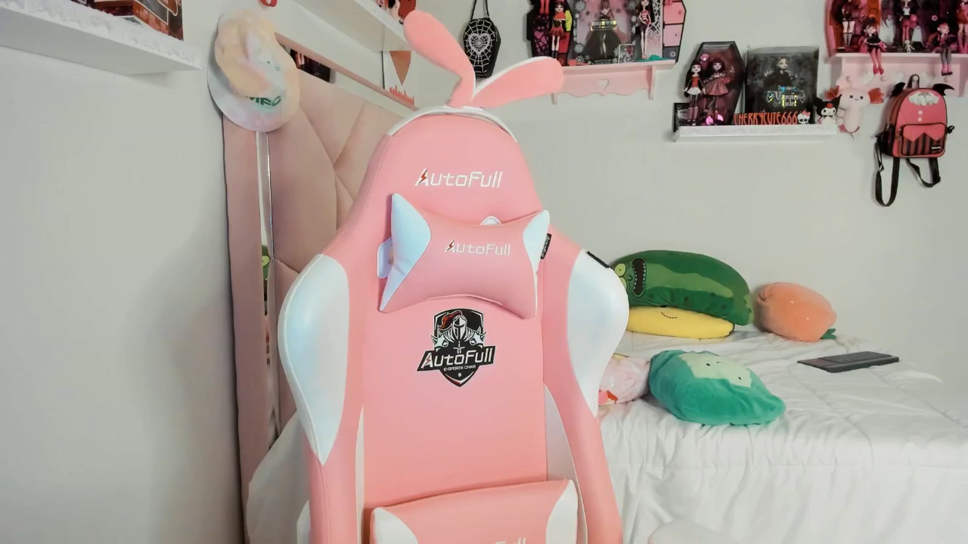 Gallery image thumbnail from Cherrycute666's myfreecams stream on, 04/06/2025, 06:28 image 7 of 20