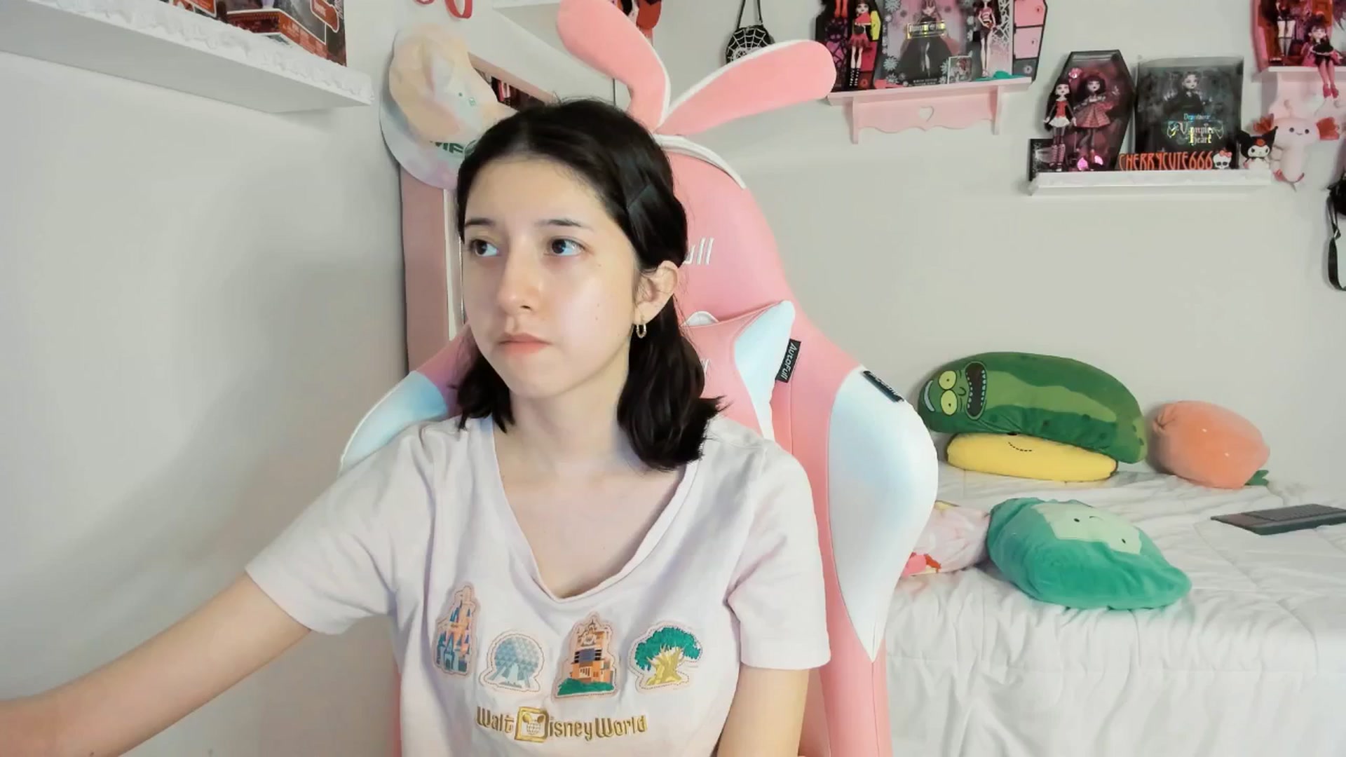 Gallery image thumbnail from Cherrycute666's myfreecams stream on, 04/06/2025, 06:28 image 12 of 20