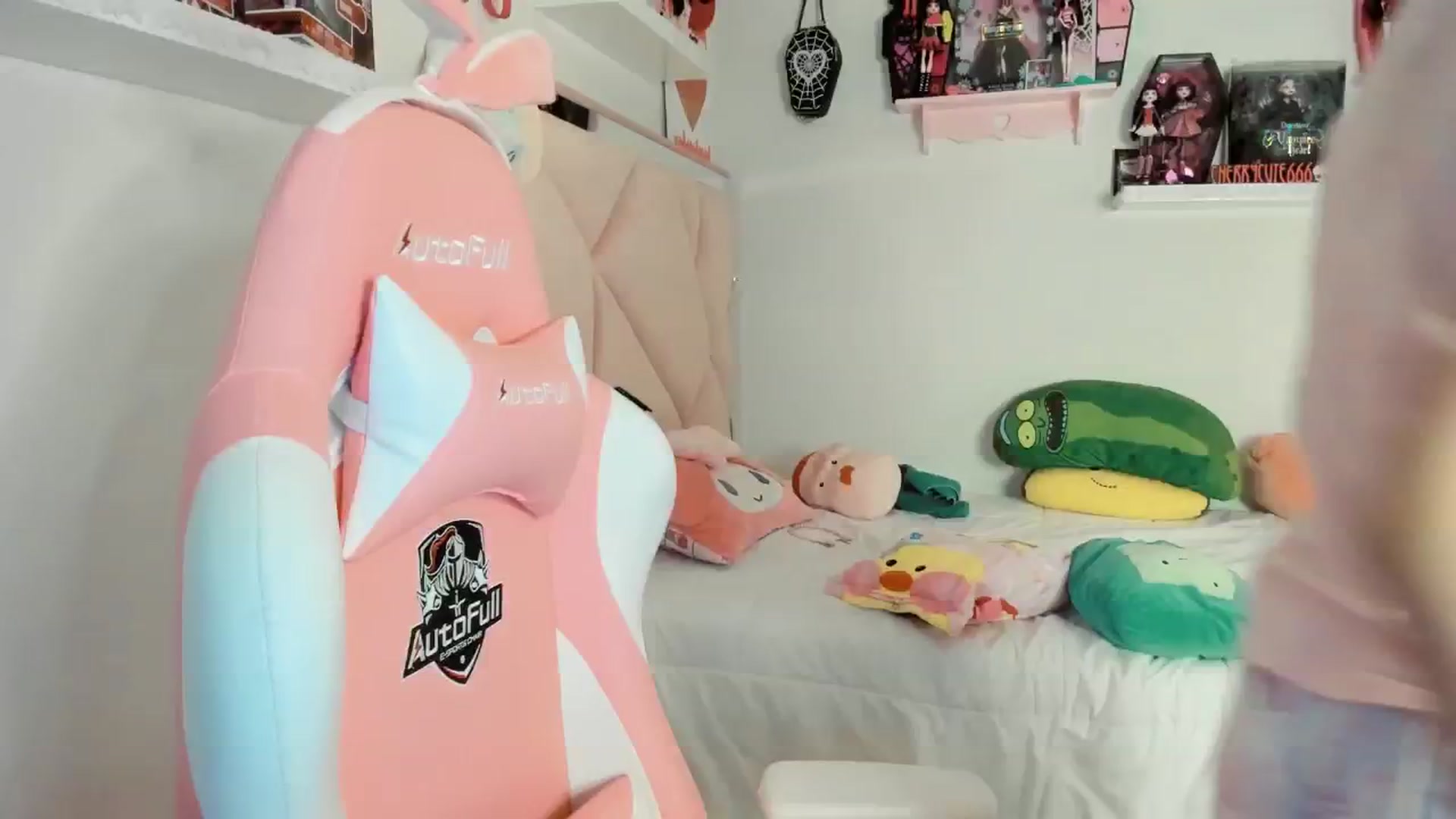 Gallery image thumbnail from Cherrycute666's myfreecams stream on, 04/06/2025, 06:28 image 14 of 20