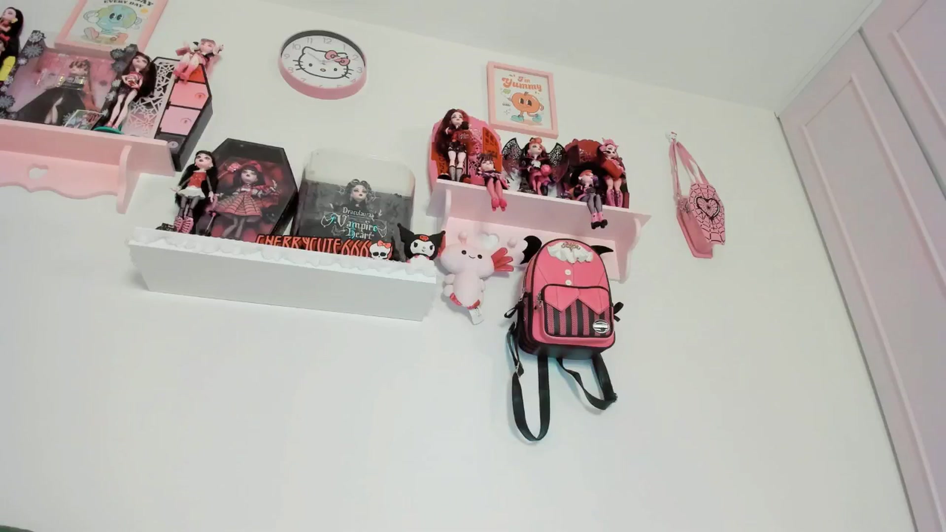 Gallery image thumbnail from Cherrycute666's myfreecams stream on, 04/06/2025, 08:36 image 15 of 20