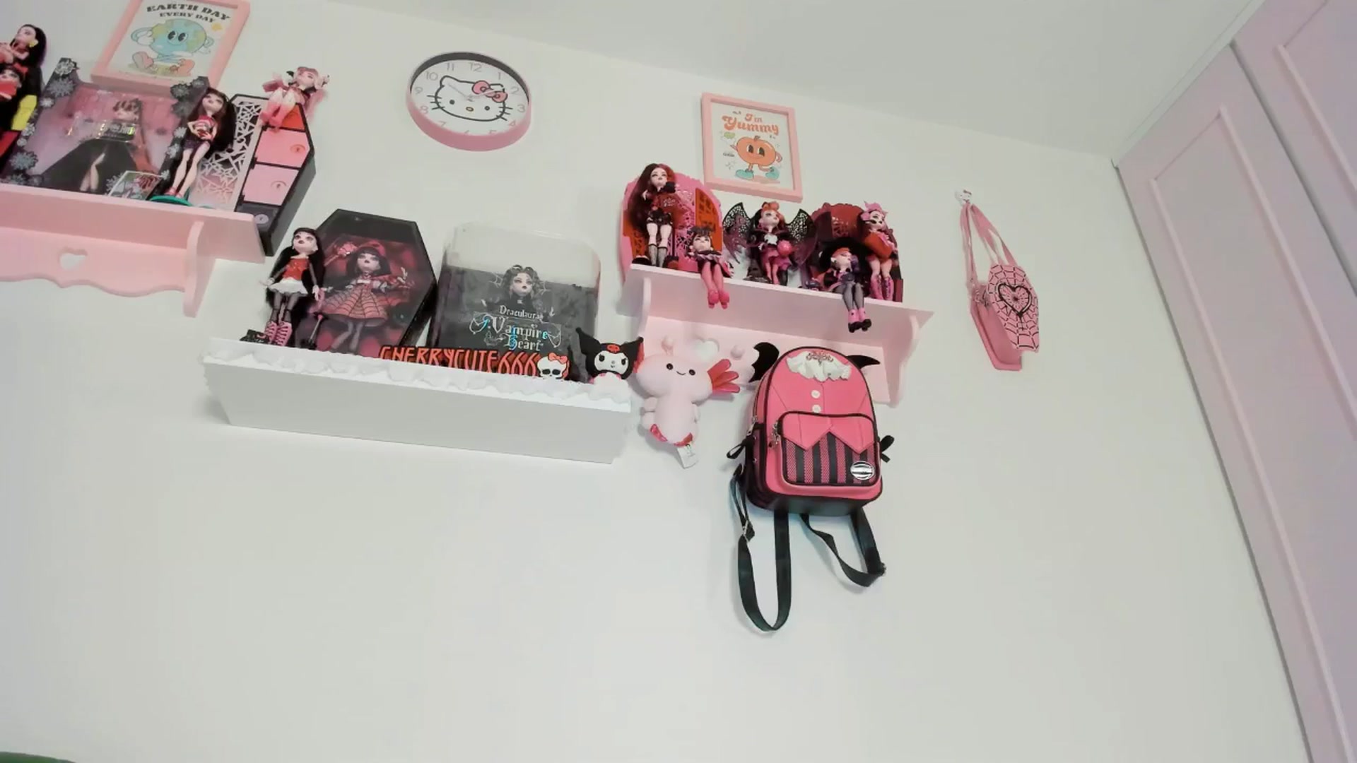 Gallery image thumbnail from Cherrycute666's myfreecams stream on, 04/06/2025, 08:36 image 10 of 20