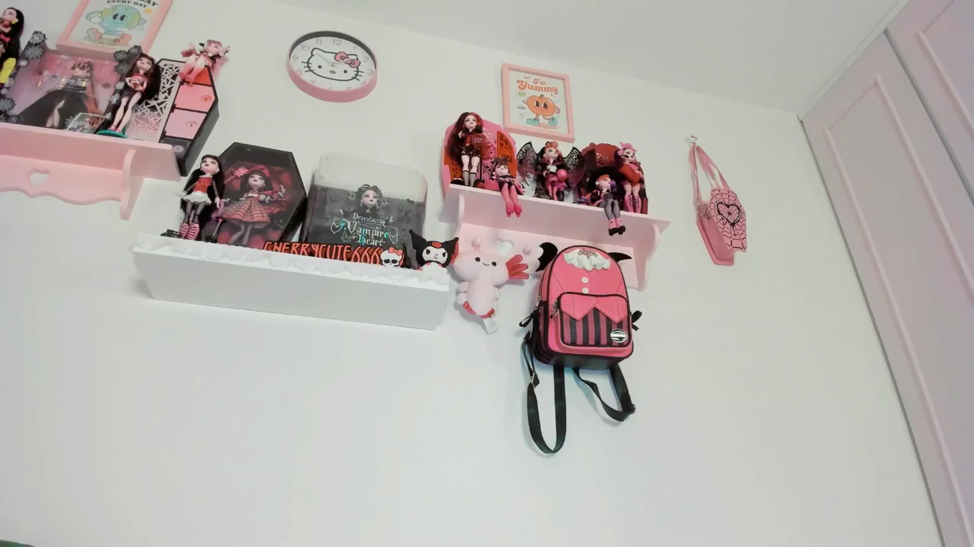 Gallery image thumbnail from Cherrycute666's myfreecams stream on, 04/06/2025, 08:36 image 16 of 20