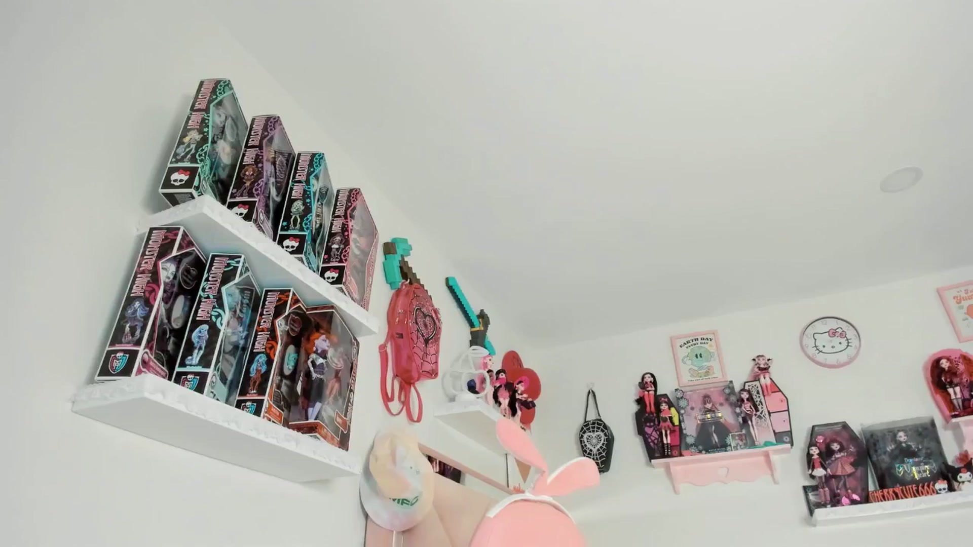 Gallery image thumbnail from Cherrycute666's myfreecams stream on, 04/06/2025, 08:36 image 2 of 20
