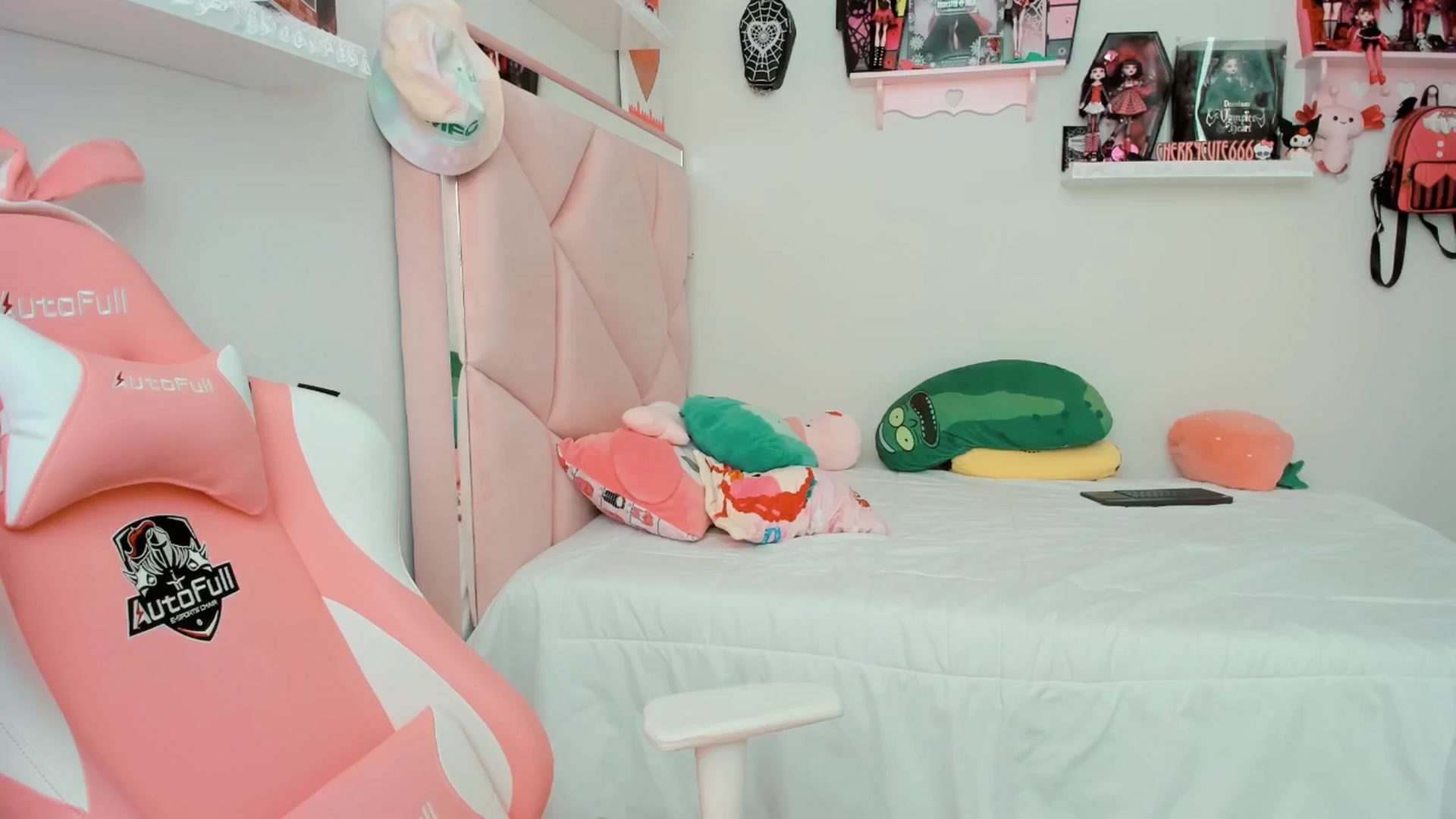 Gallery image thumbnail from Cherrycute666's myfreecams stream on, 04/06/2025, 21:52 image 11 of 20