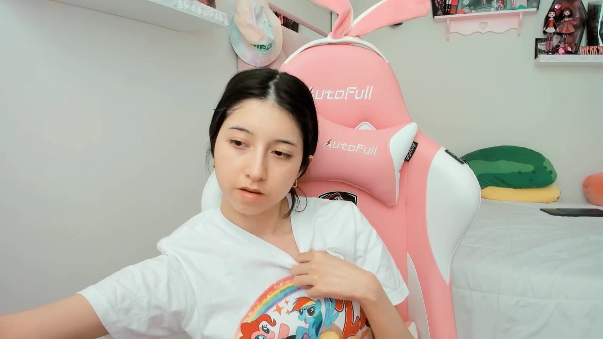 Gallery image thumbnail from Cherrycute666's myfreecams stream on, 04/06/2025, 21:52 image 20 of 20