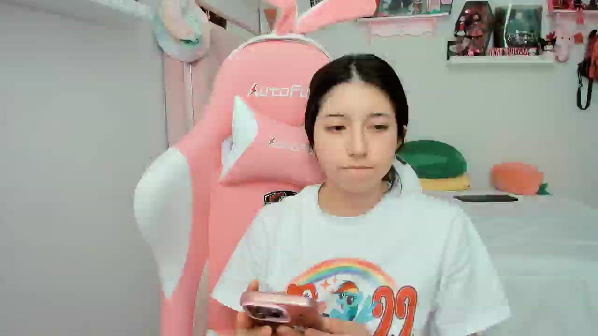 Gallery image thumbnail from Cherrycute666's myfreecams stream on, 04/06/2025, 21:52 image 18 of 20