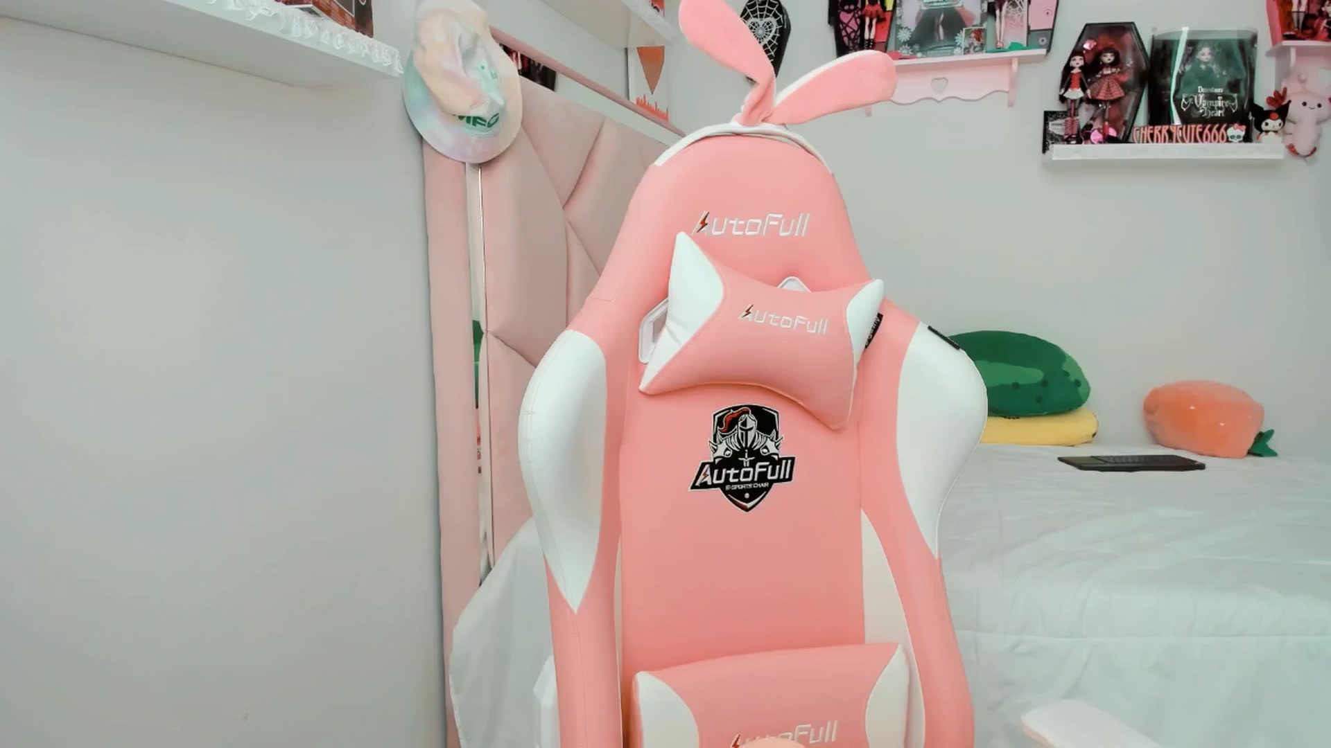 Gallery image thumbnail from Cherrycute666's myfreecams stream on, 04/06/2025, 21:52 image 6 of 20