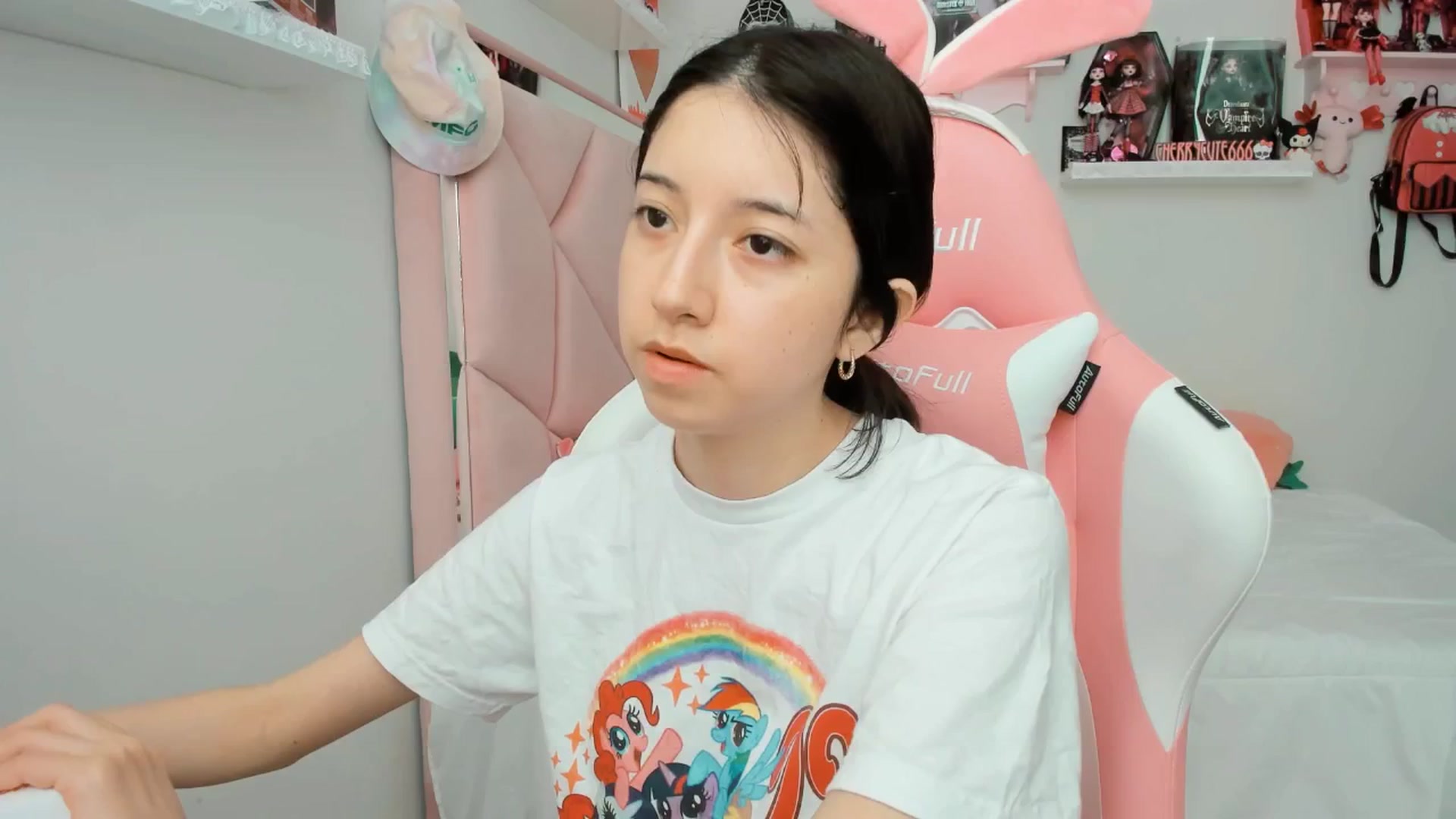 Gallery image thumbnail from Cherrycute666's myfreecams stream on, 04/06/2025, 21:52 image 7 of 20