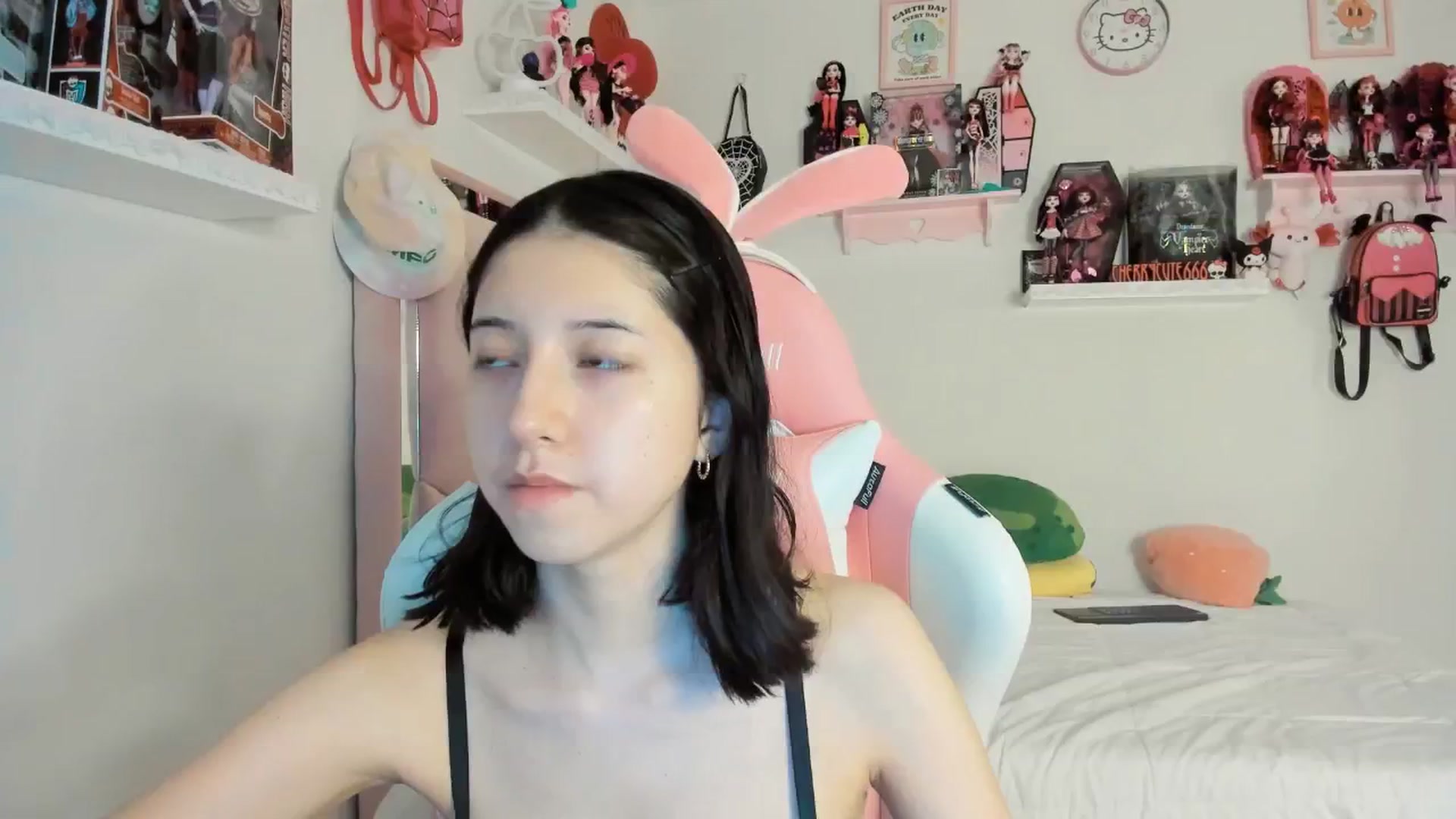 Gallery image thumbnail from Cherrycute666's myfreecams stream on, 04/07/2025, 05:38 image 1 of 20