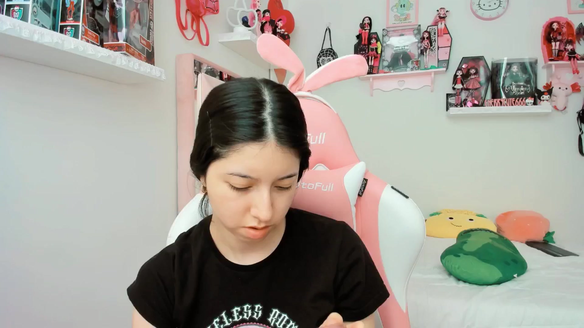 Gallery image thumbnail from Cherrycute666's myfreecams stream on, 04/07/2025, 17:46 image 14 of 20