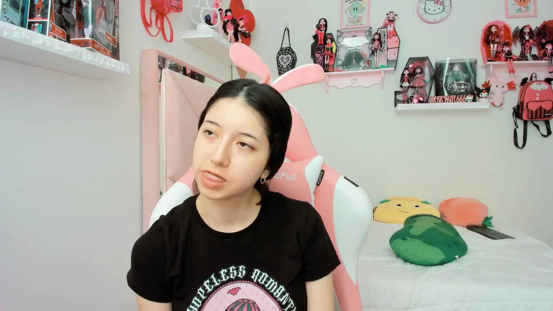 Gallery image thumbnail from Cherrycute666's myfreecams stream on, 04/07/2025, 17:46 image 6 of 20