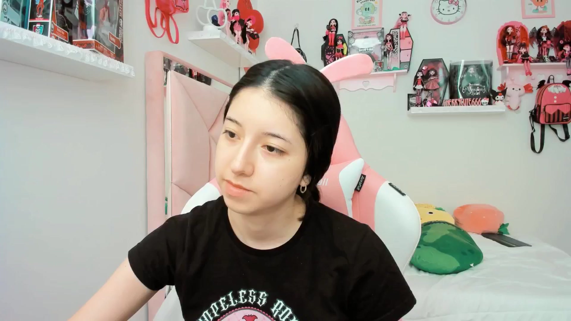 Gallery image thumbnail from Cherrycute666's myfreecams stream on, 04/07/2025, 17:46 image 7 of 20