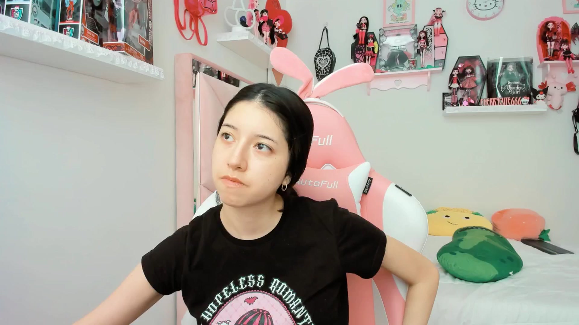 Gallery image thumbnail from Cherrycute666's myfreecams stream on, 04/07/2025, 17:46 image 9 of 20