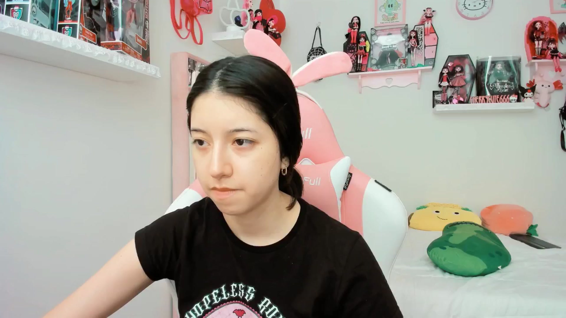 Gallery image thumbnail from Cherrycute666's myfreecams stream on, 04/07/2025, 17:46 image 11 of 20