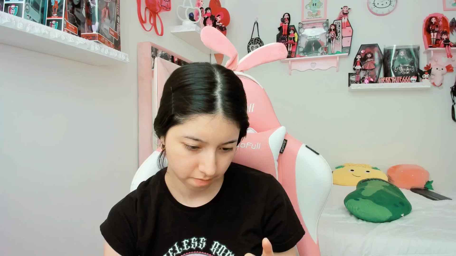 Gallery image thumbnail from Cherrycute666's myfreecams stream on, 04/07/2025, 17:46 image 12 of 20