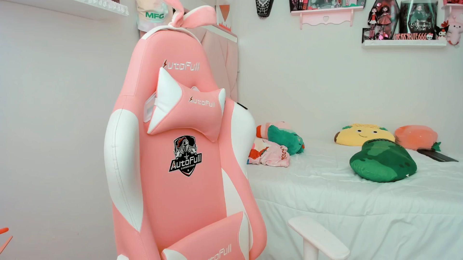 Gallery image thumbnail from Cherrycute666's myfreecams stream on, 04/07/2025, 18:07 image 20 of 20
