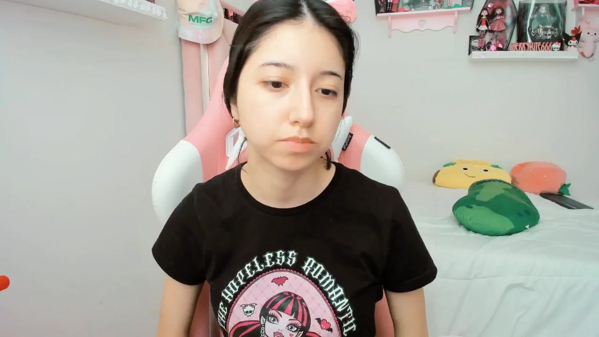 Gallery image thumbnail from Cherrycute666's myfreecams stream on, 04/07/2025, 18:07 image 12 of 20