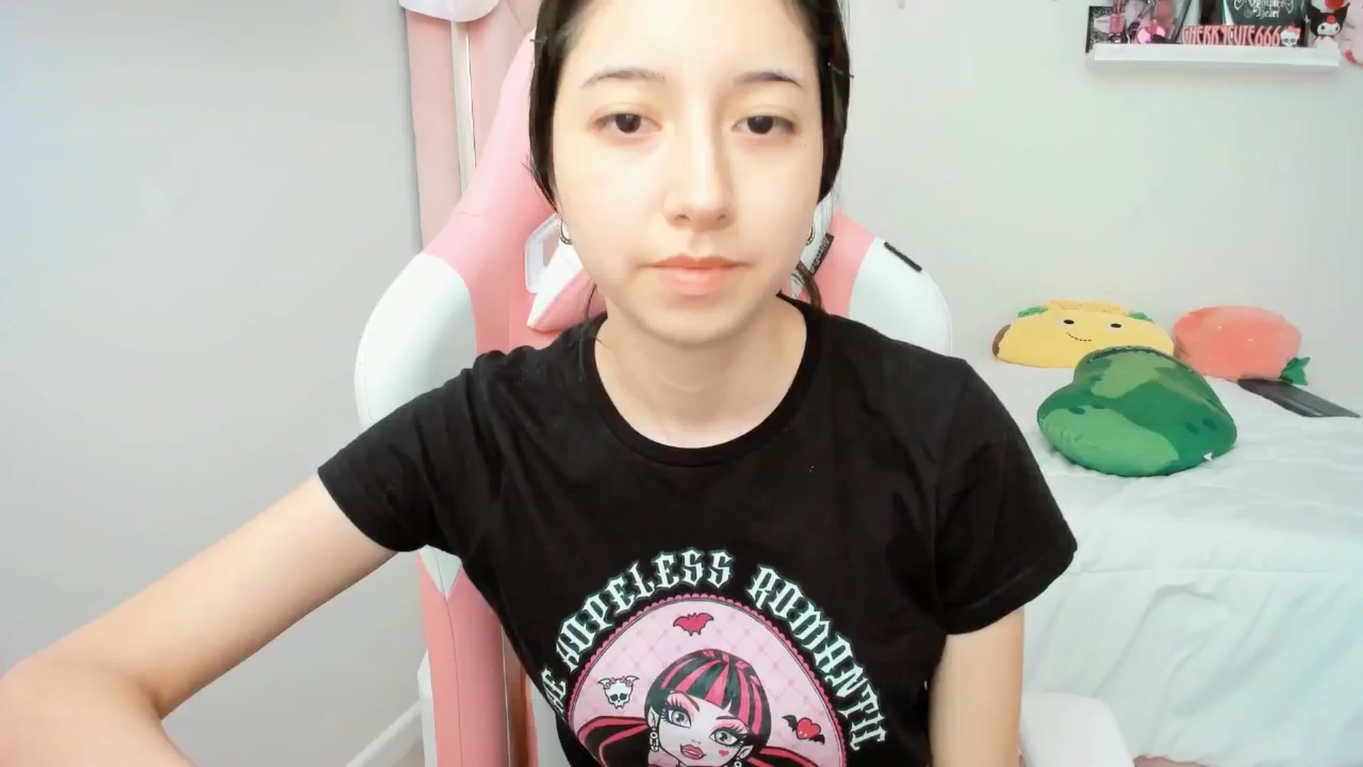Gallery image thumbnail from Cherrycute666's myfreecams stream on, 04/07/2025, 18:07 image 4 of 20