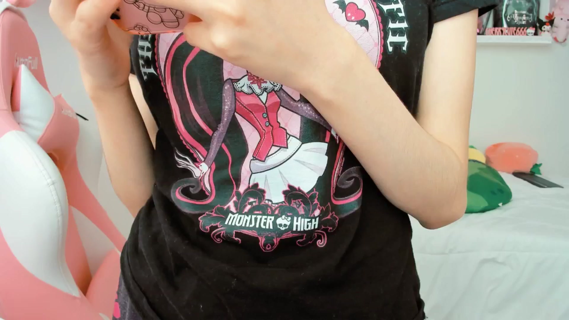 Gallery image thumbnail from Cherrycute666's myfreecams stream on, 04/07/2025, 18:07 image 2 of 20