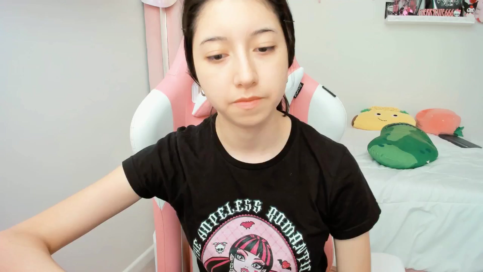 Gallery image thumbnail from Cherrycute666's myfreecams stream on, 04/07/2025, 18:07 image 7 of 20