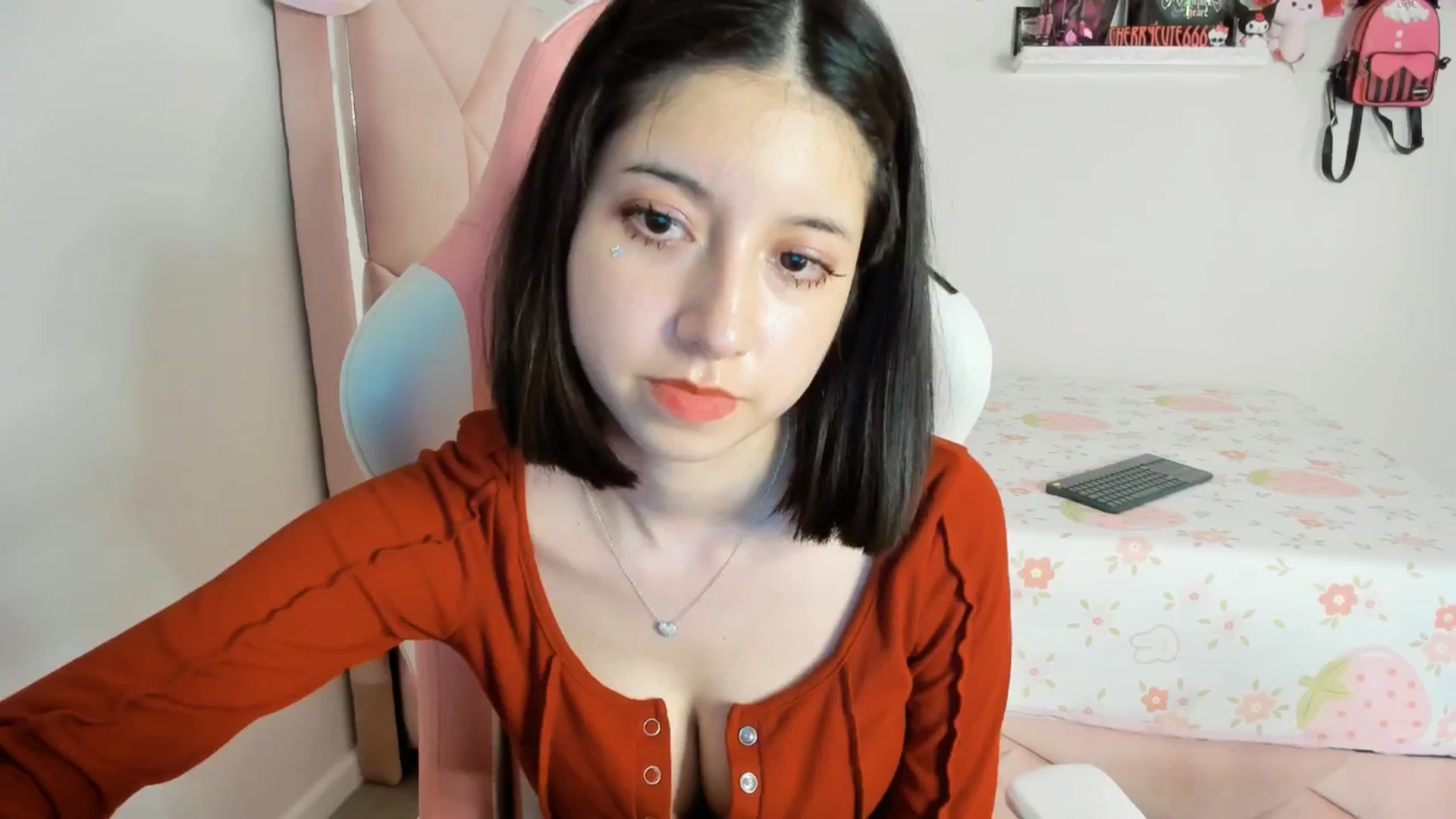 Gallery image thumbnail from Cherrycute666's myfreecams stream on, 04/08/2025, 05:36 image 15 of 20