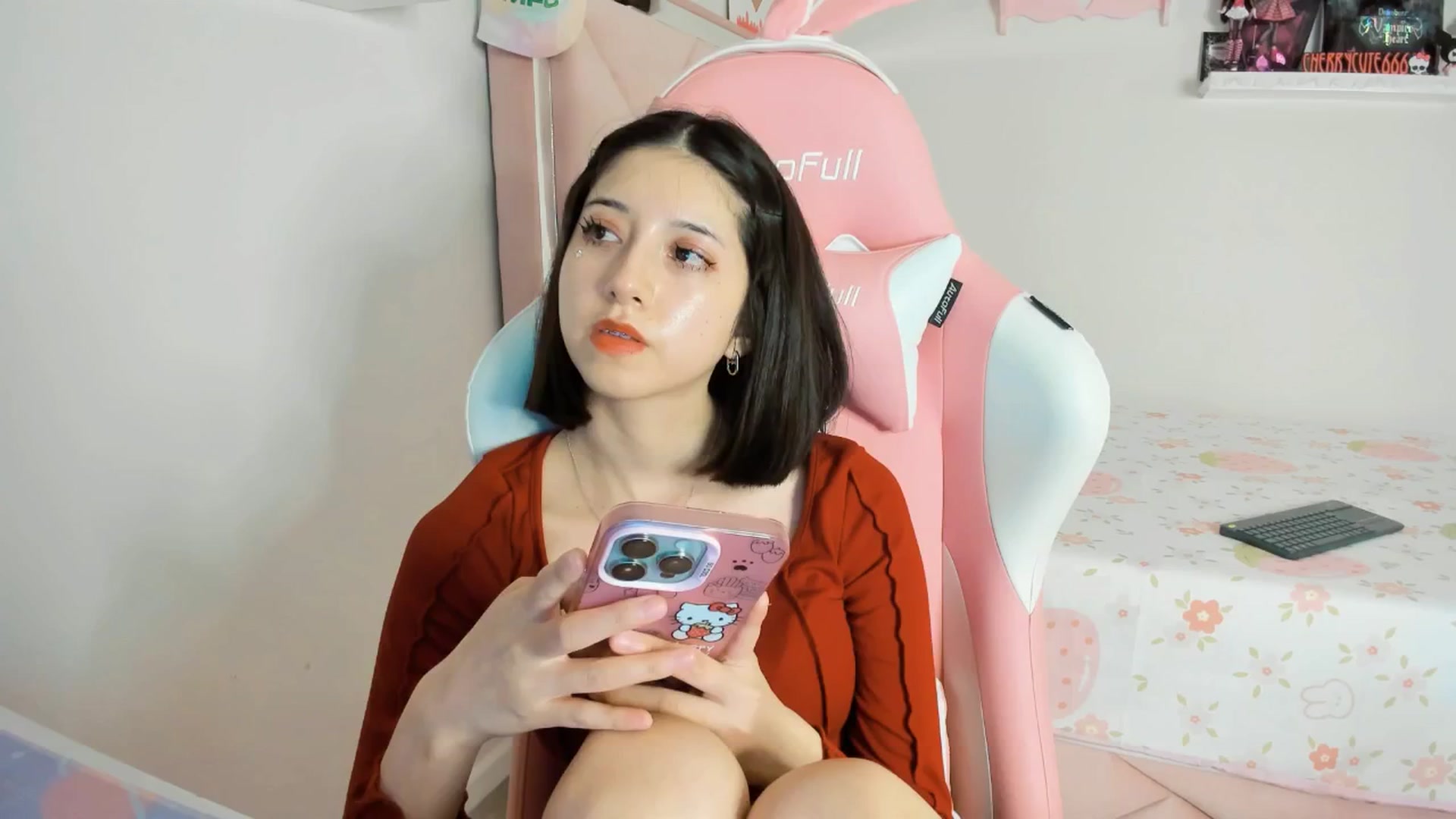 Gallery image thumbnail from Cherrycute666's myfreecams stream on, 04/08/2025, 05:36 image 4 of 20