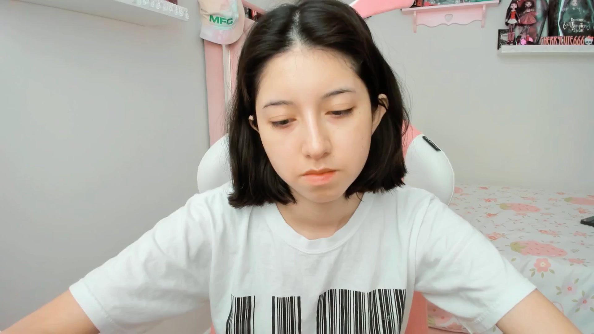 Gallery image thumbnail from Cherrycute666's myfreecams stream on, 04/08/2025, 18:21 image 6 of 20