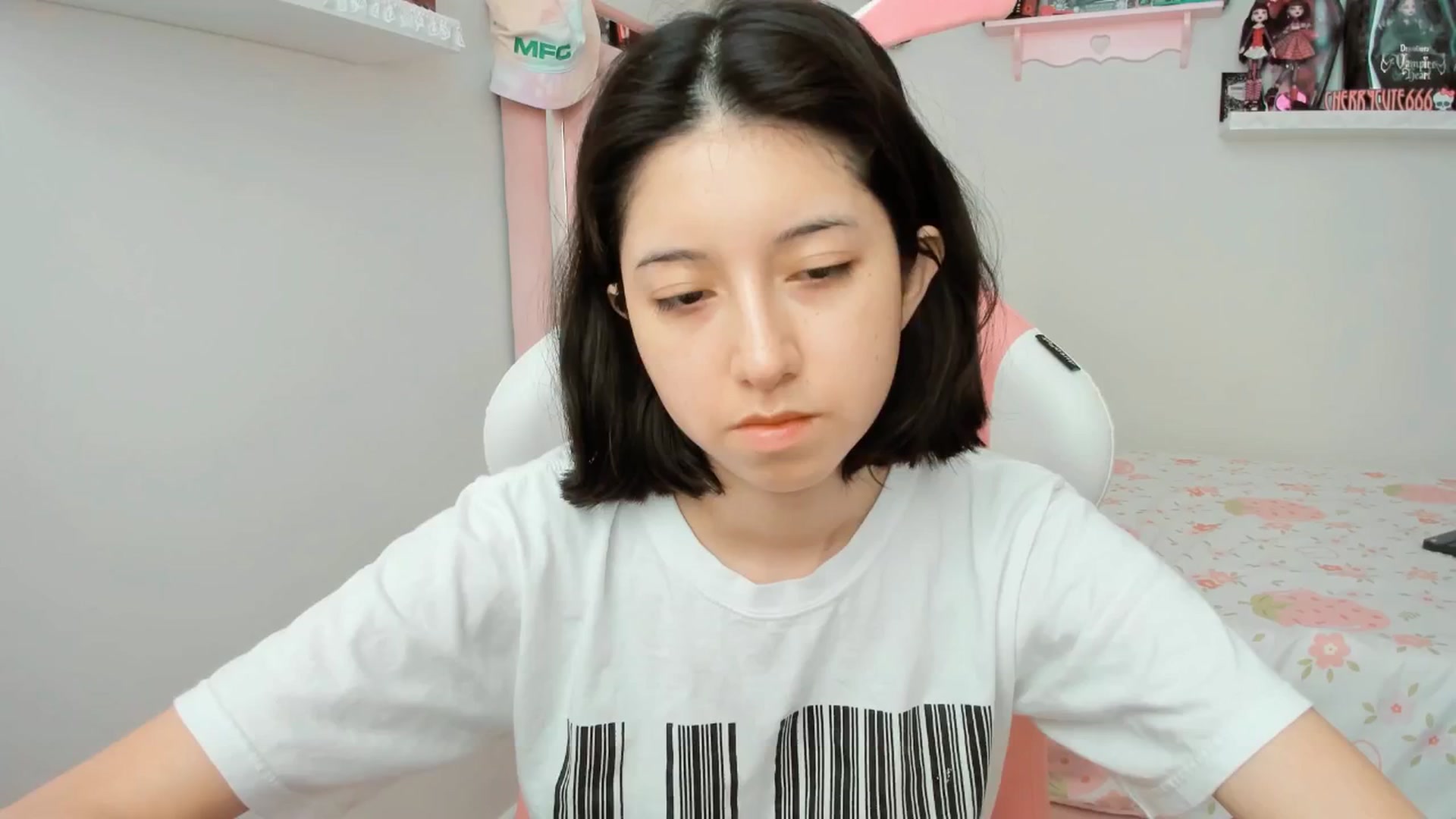 Gallery image thumbnail from Cherrycute666's myfreecams stream on, 04/08/2025, 18:21 image 7 of 20