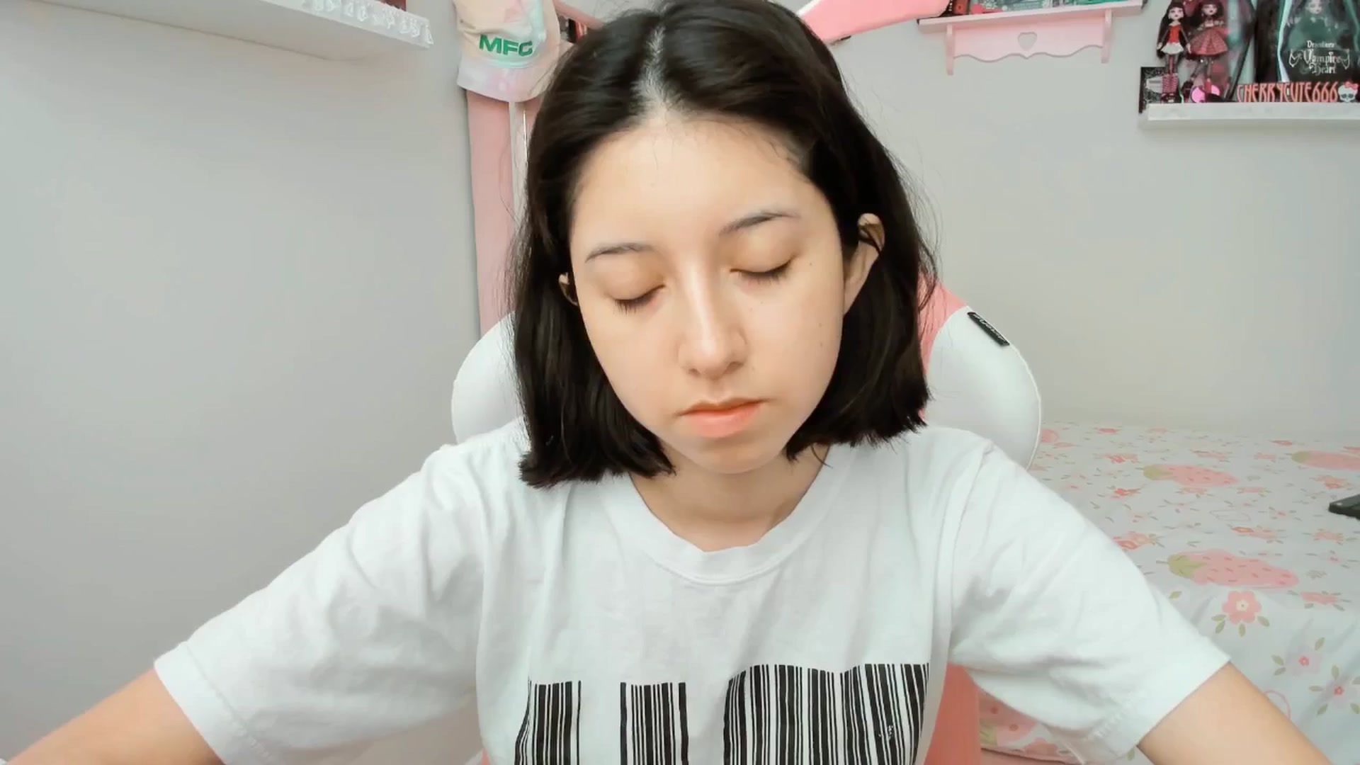 Gallery image thumbnail from Cherrycute666's myfreecams stream on, 04/08/2025, 18:21 image 5 of 20