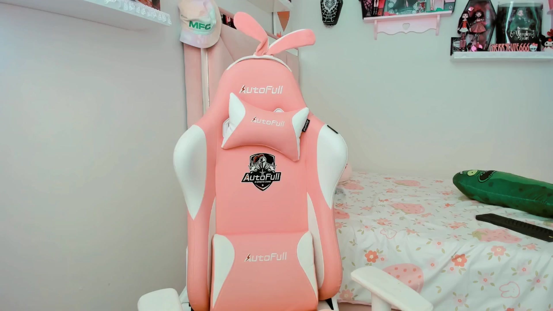Gallery image thumbnail from Cherrycute666's myfreecams stream on, 04/09/2025, 19:19 image 6 of 20