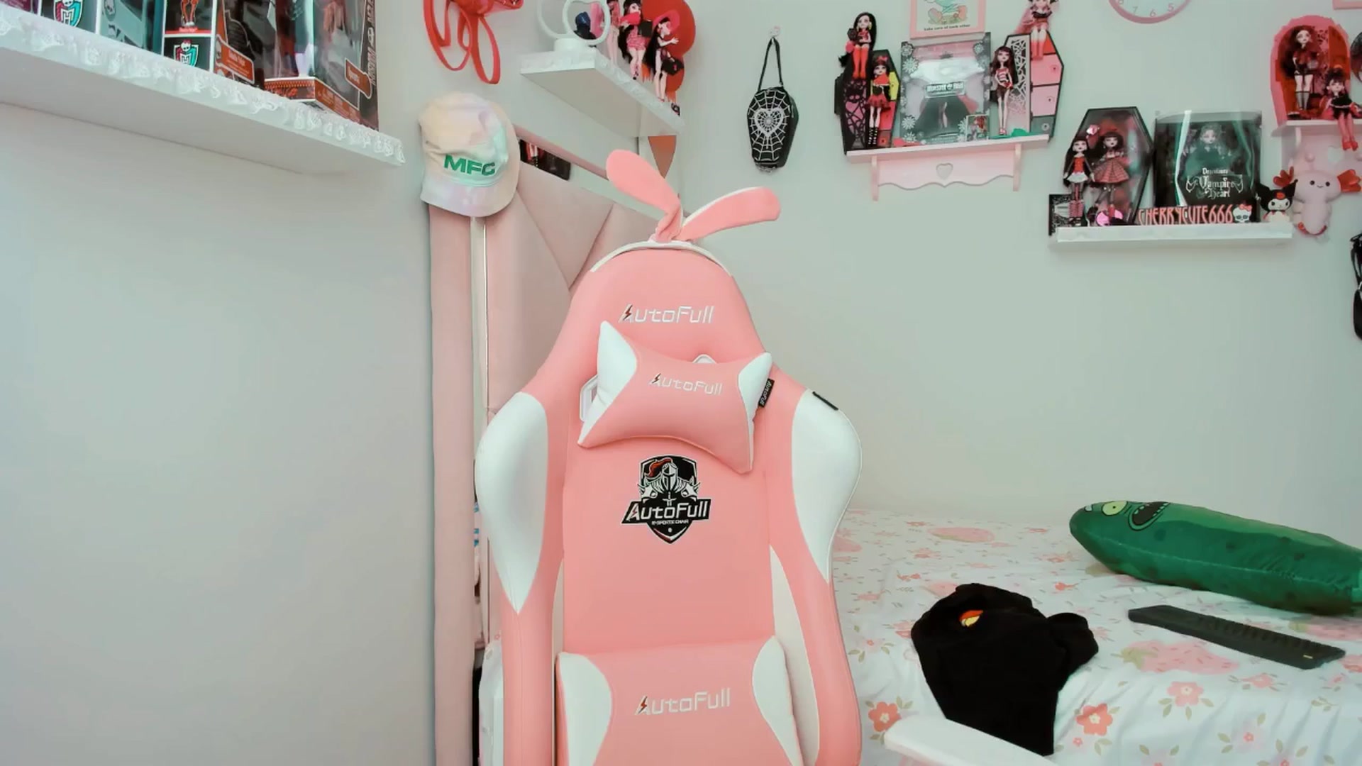Gallery image thumbnail from Cherrycute666's myfreecams stream on, 04/09/2025, 19:19 image 11 of 20