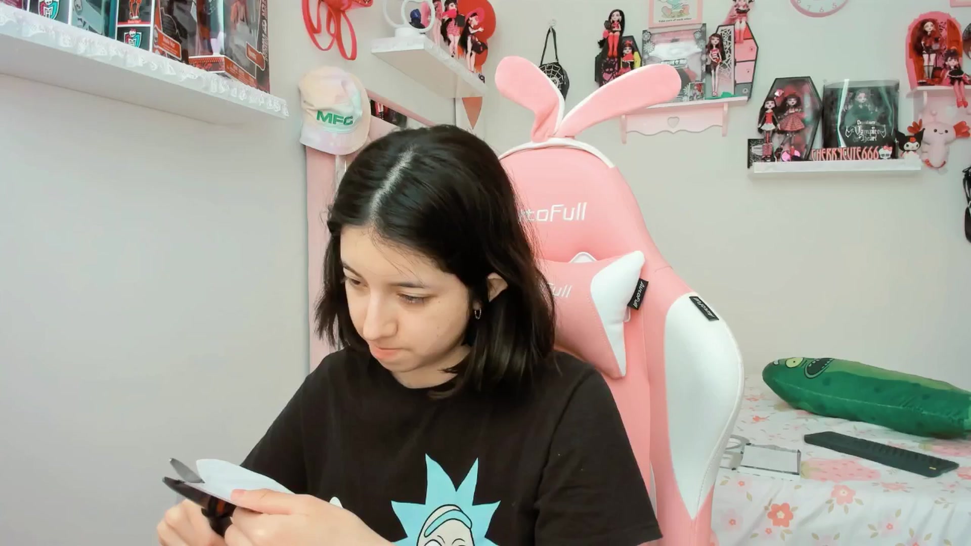 Gallery image thumbnail from Cherrycute666's myfreecams stream on, 04/09/2025, 19:19 image 15 of 20