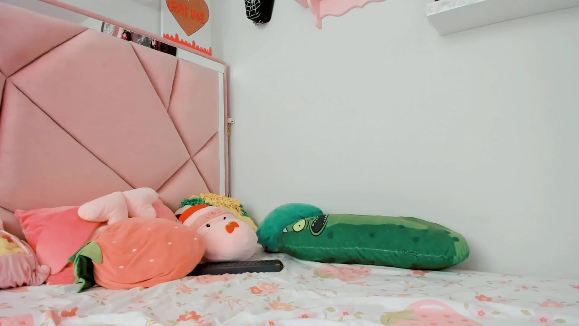 Gallery image thumbnail from Cherrycute666's myfreecams stream on, 04/10/2025, 24:07 image 17 of 20
