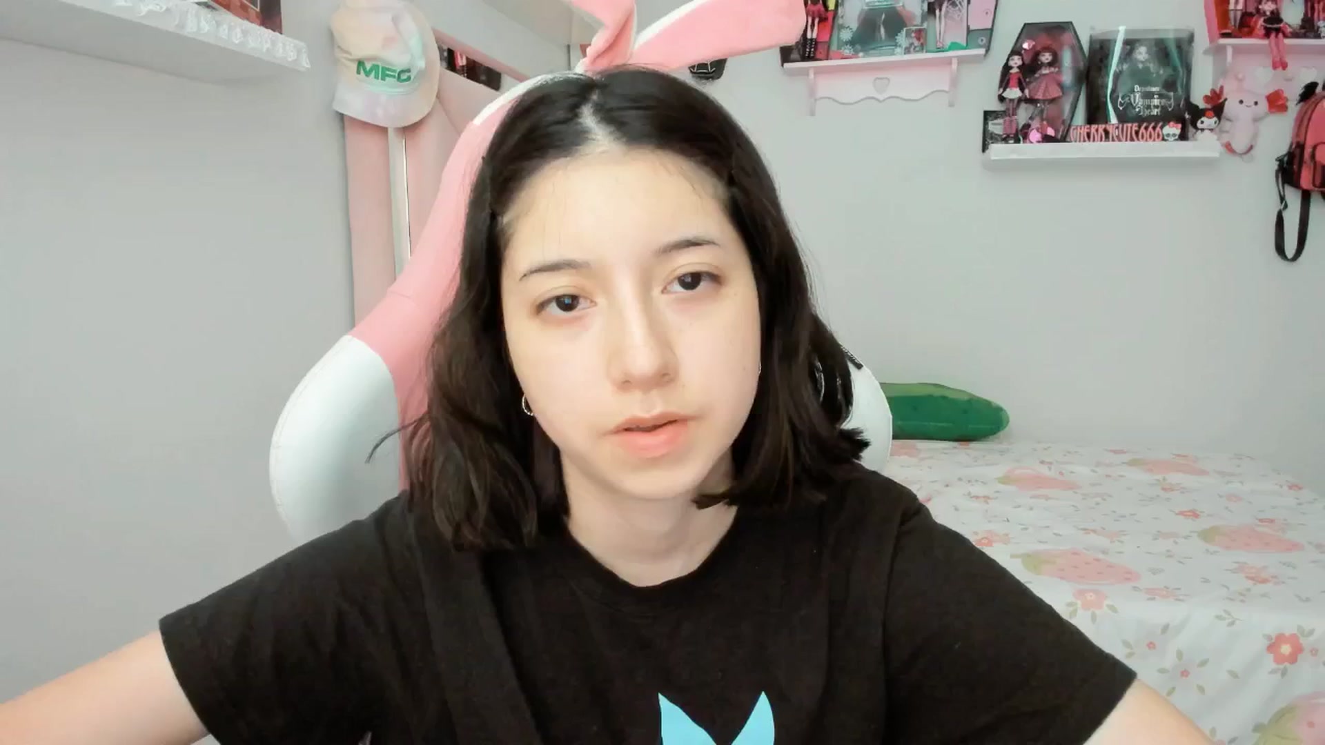 Gallery image thumbnail from Cherrycute666's myfreecams stream on, 04/10/2025, 24:07 image 20 of 20