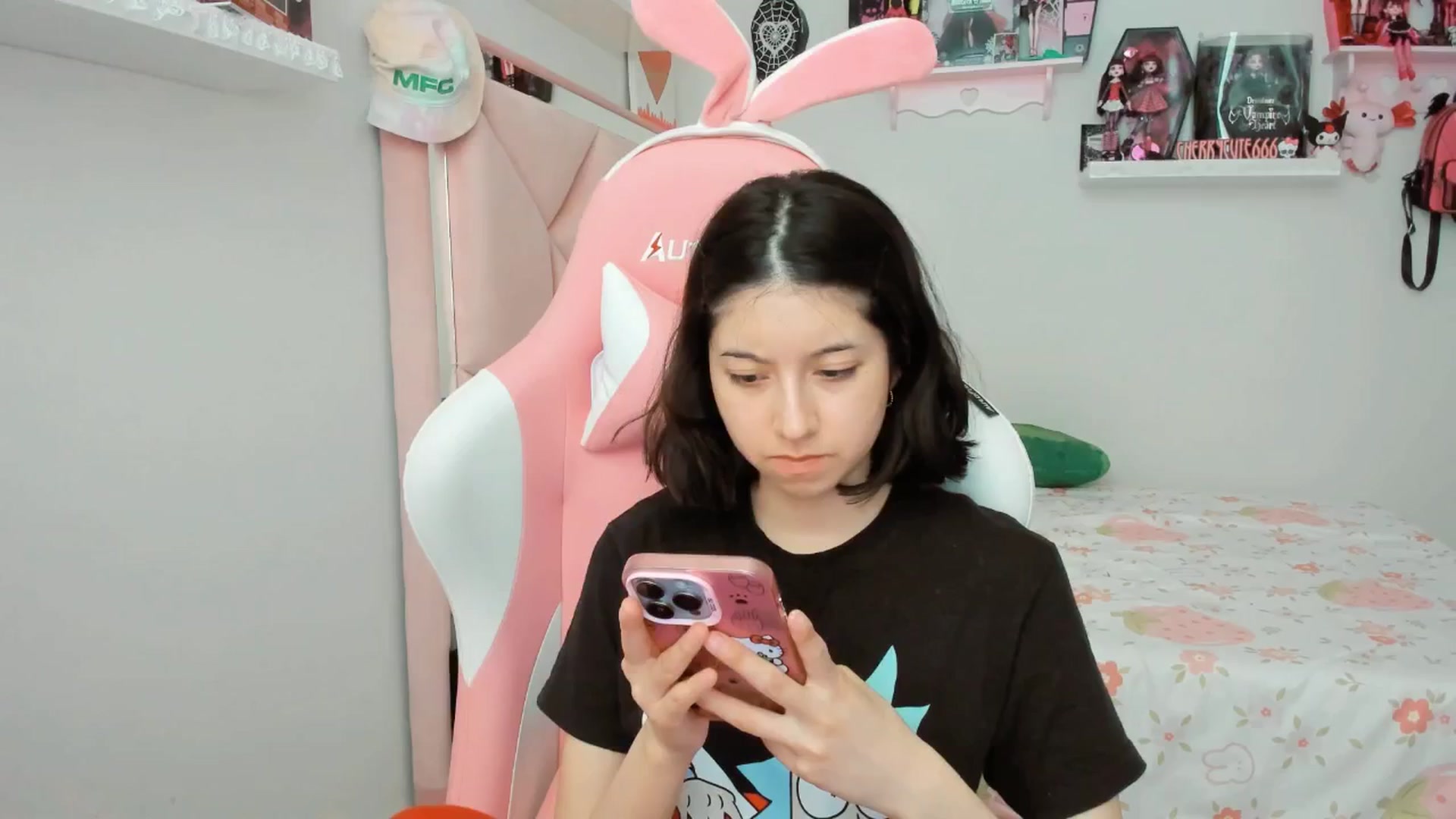 Gallery image thumbnail from Cherrycute666's myfreecams stream on, 04/10/2025, 24:07 image 19 of 20