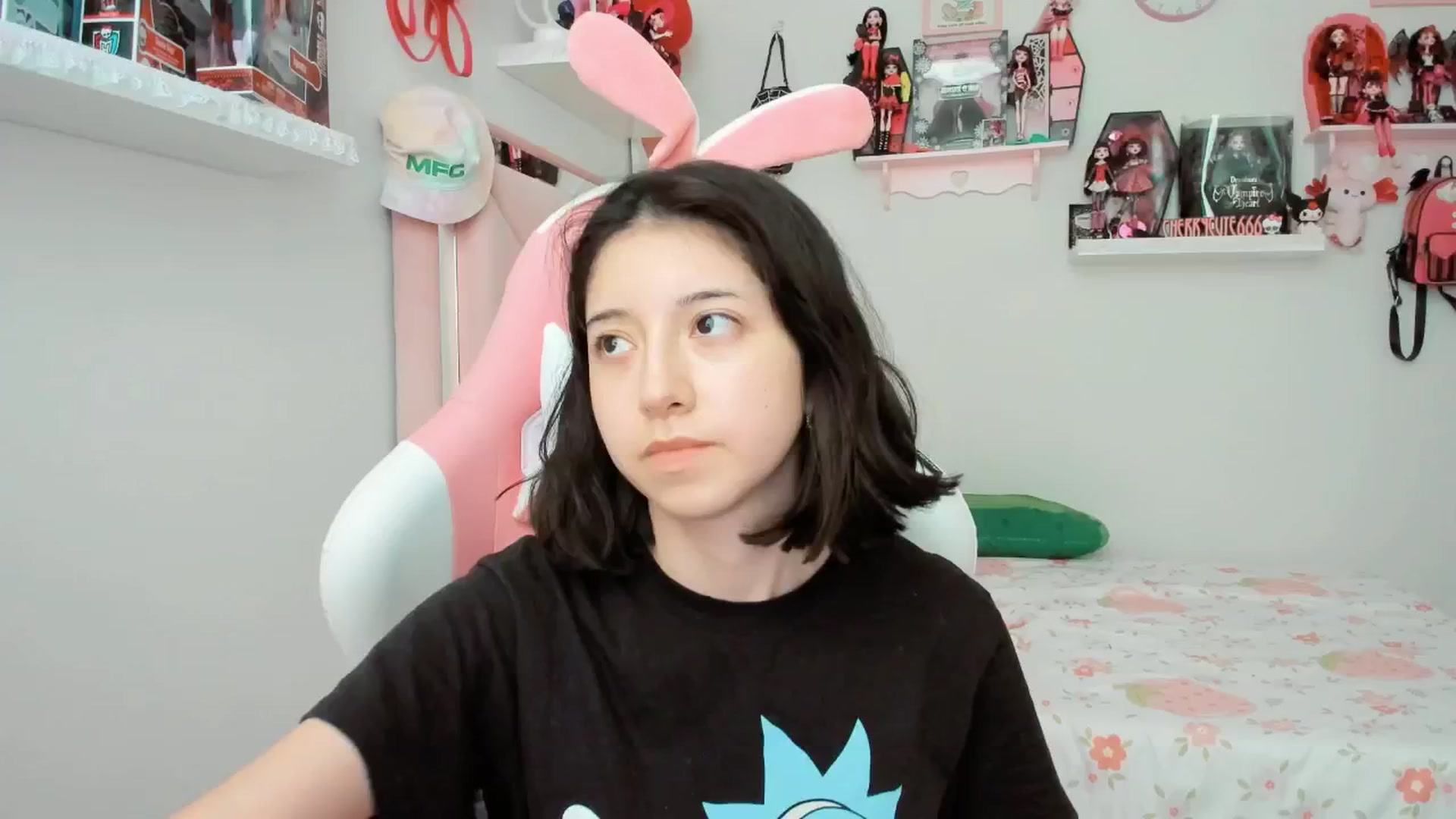 Gallery image thumbnail from Cherrycute666's myfreecams stream on, 04/10/2025, 24:07 image 18 of 20