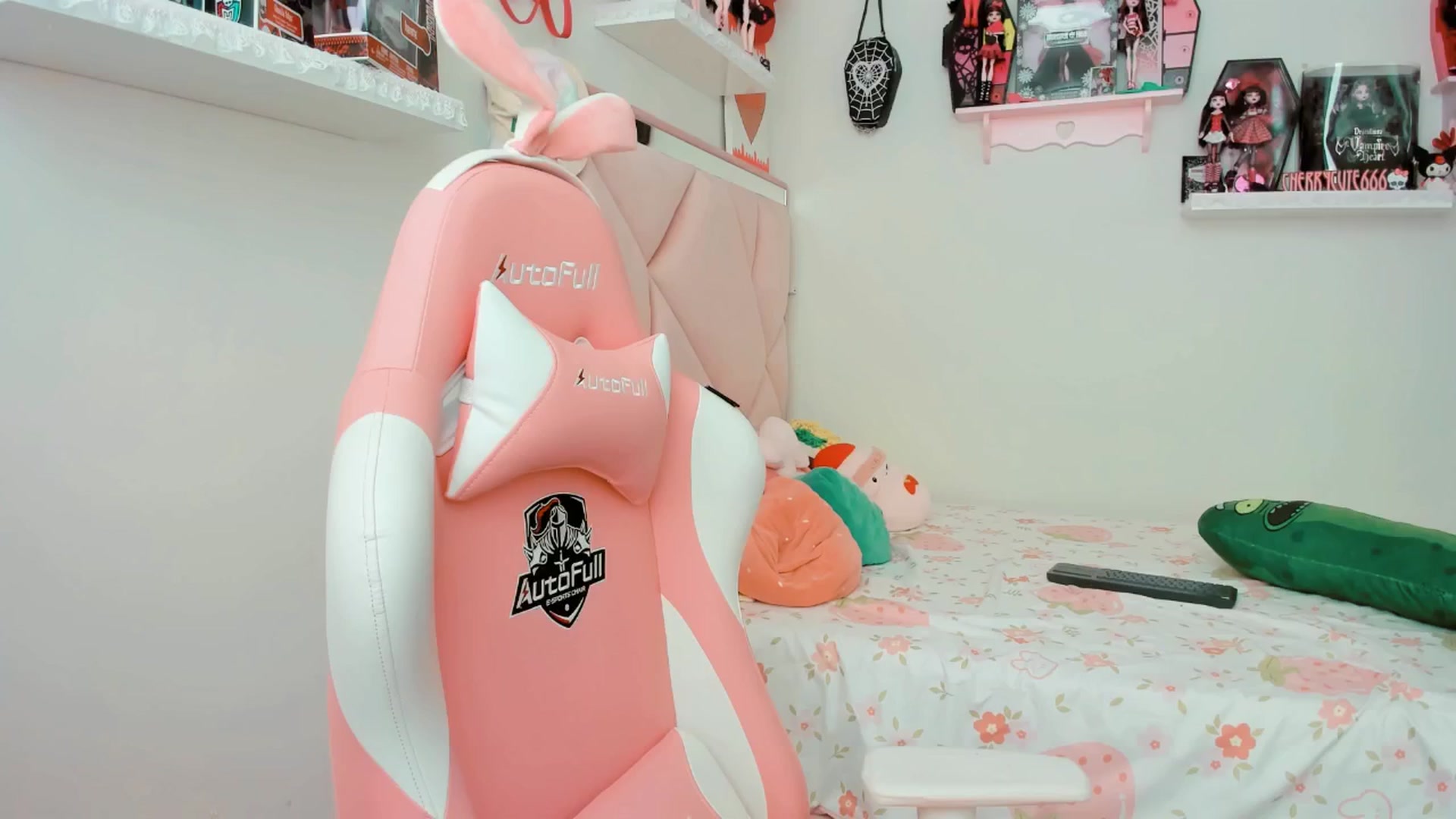 Gallery image thumbnail from Cherrycute666's myfreecams stream on, 04/10/2025, 24:07 image 4 of 20