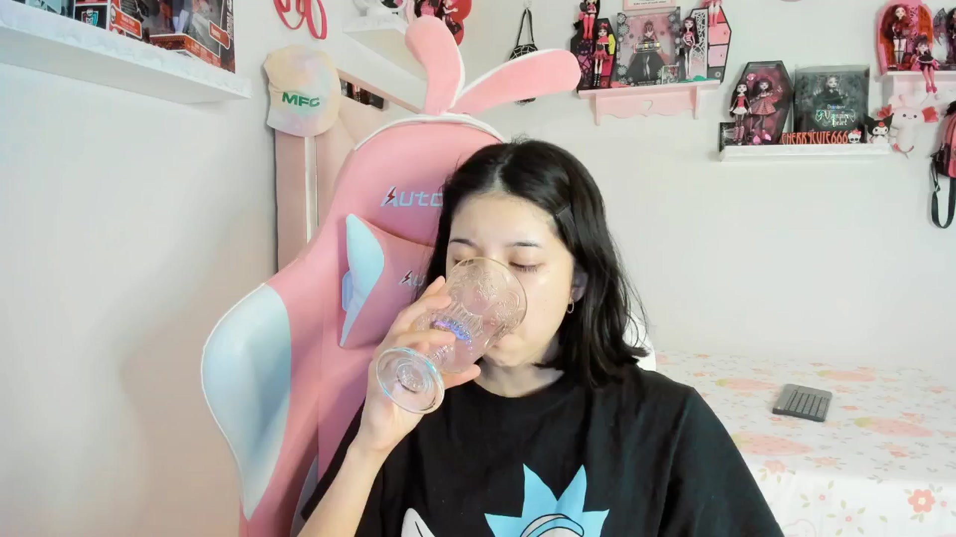 Gallery image thumbnail from Cherrycute666's myfreecams stream on, 04/10/2025, 02:12 image 6 of 20